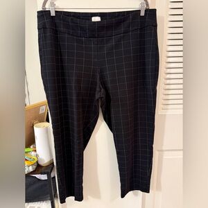 Zac & Rachel Black Grid Pattern Cropped Pants